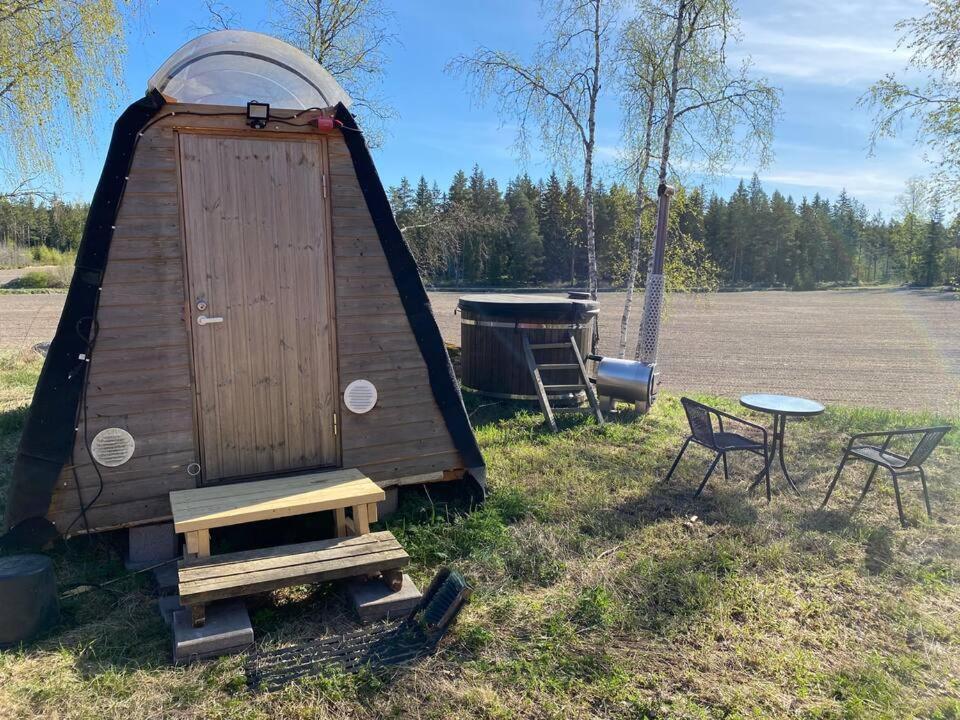 Niiralan Tila : Starlite Cabin Laitila Exteriér fotografie